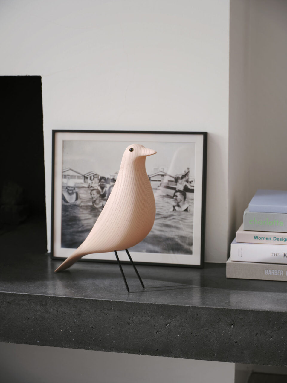 Vitra-Objeto-decorativo-Eames-Hous-Bird-Winter-2023